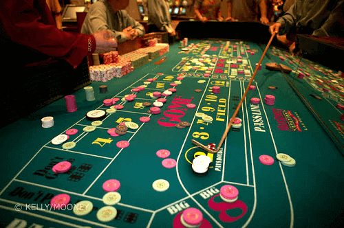 Craps Online Table Craps Online Table - Collecting Bets